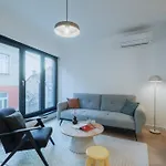 Modern Design With Parking アパート